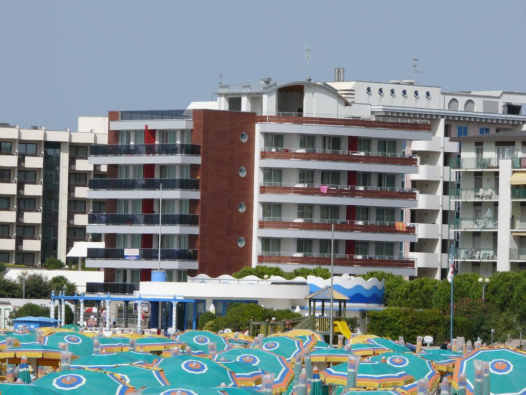 Residence Panorama Apart Hotel Bibione Bagian luar foto