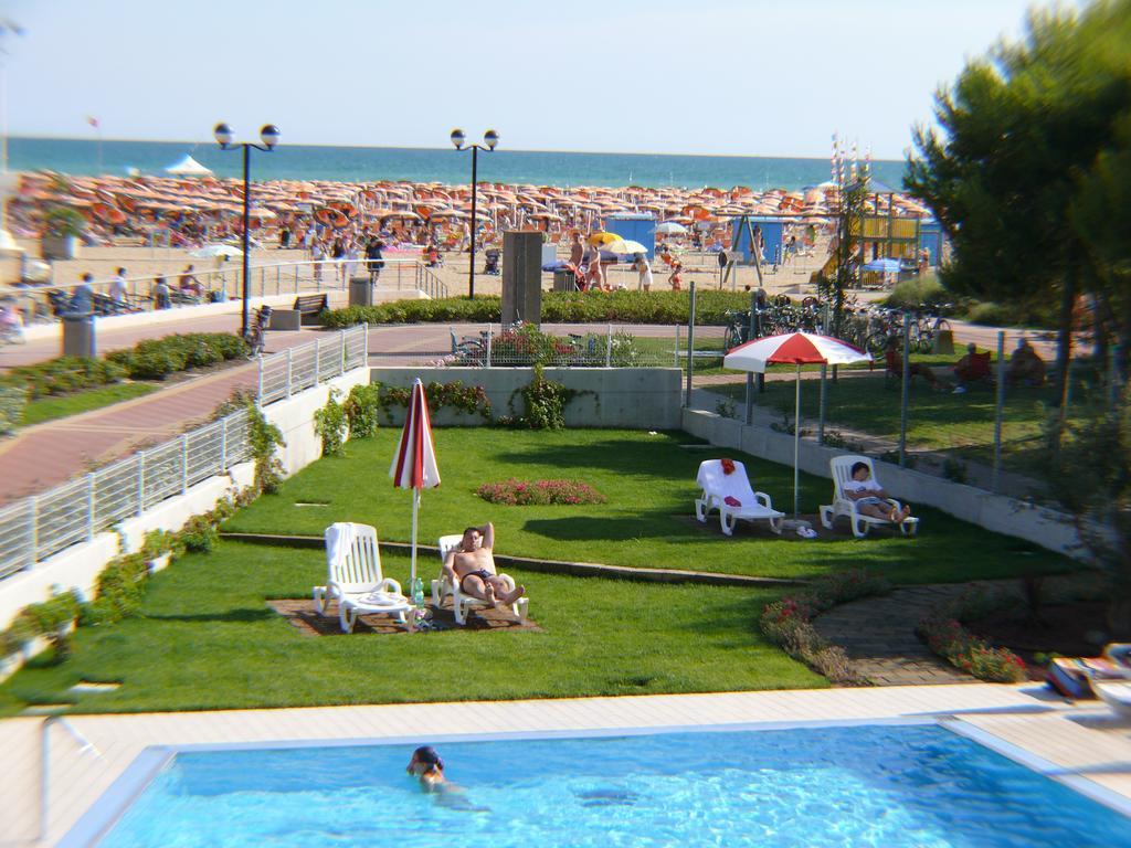 Residence Panorama Apart Hotel Bibione Bagian luar foto