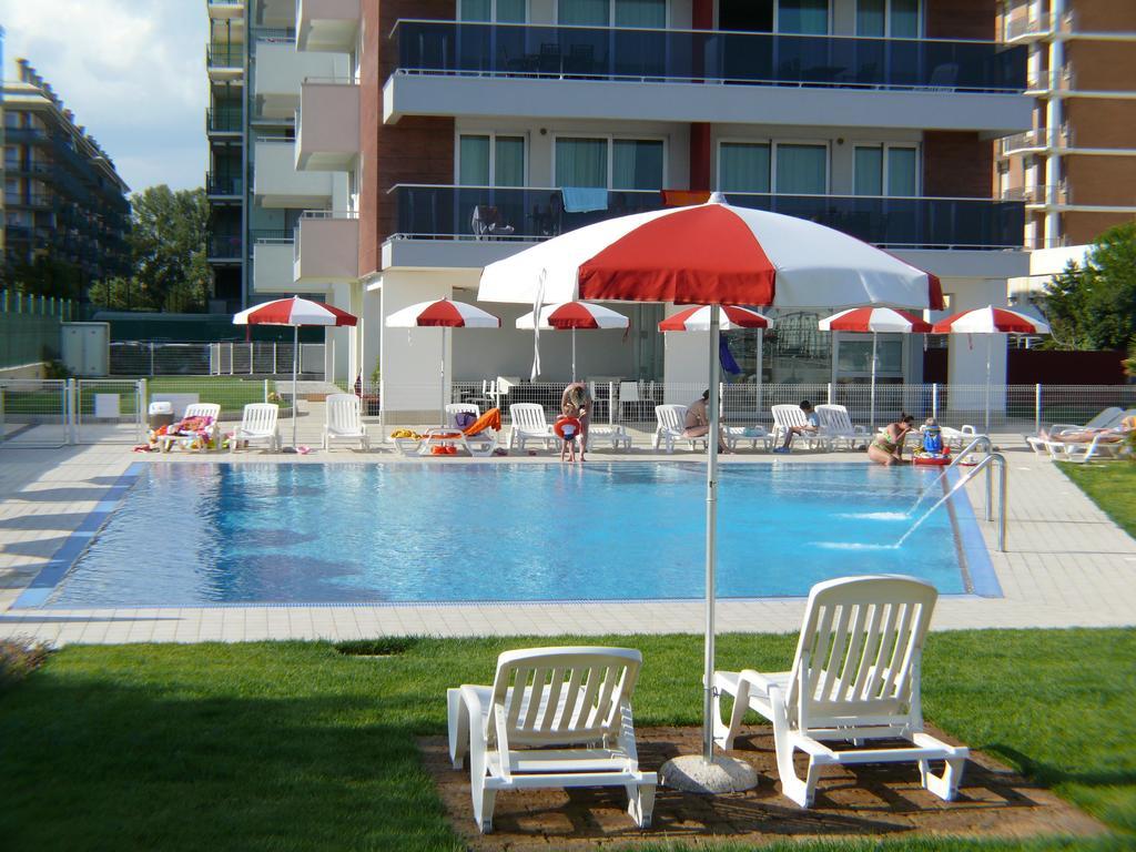 Residence Panorama Apart Hotel Bibione Bagian luar foto