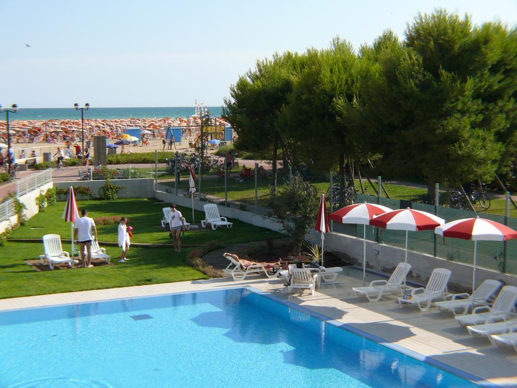 Residence Panorama Apart Hotel Bibione Bagian luar foto