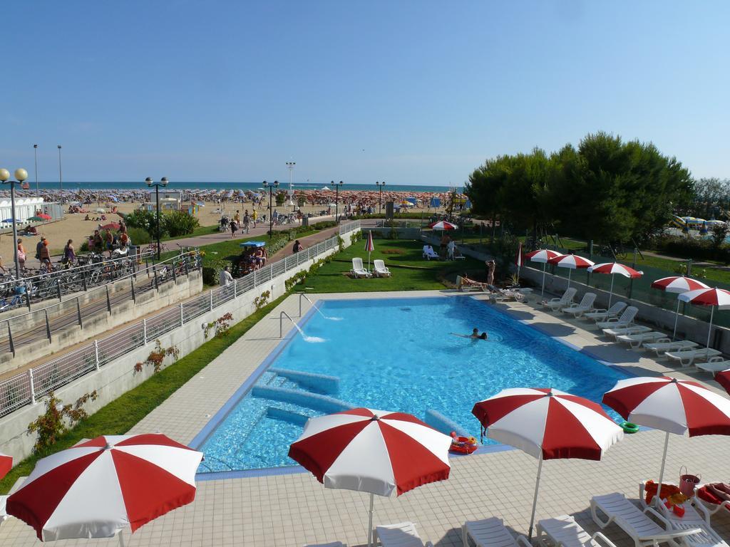 Residence Panorama Apart Hotel Bibione Bagian luar foto